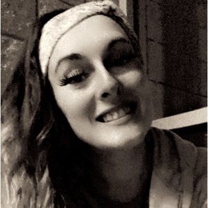 Meet your Posher, Cortney